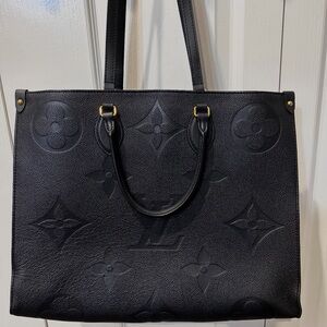 🎄LOUIS VUITTON - Perfect for Christmas🎄
Black Monogram Empreinte On The Go MM